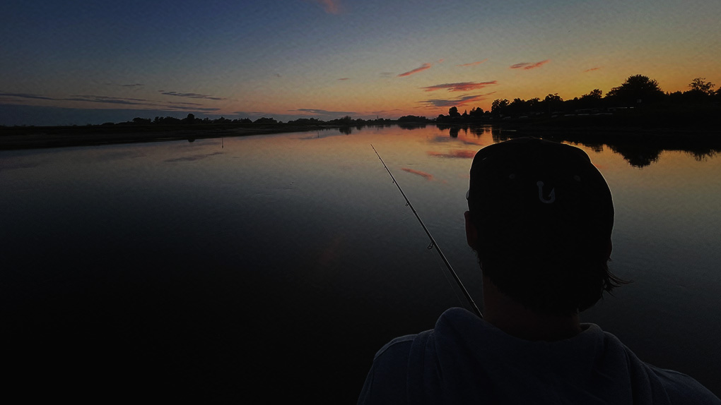 Nachts auf Zander angeln am Fluss